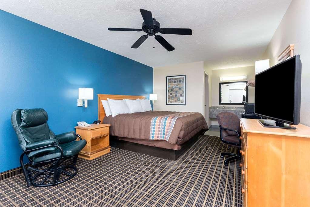 Days Inn By Wyndham Forest Quarto foto